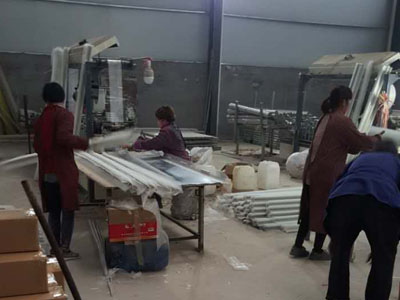 PVC護(hù)角網(wǎng)生產(chǎn)車(chē)間